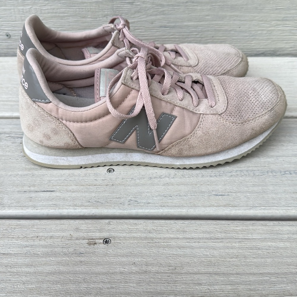 New Balance Sneakers in Light Pink